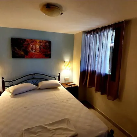 Katina's House 아파트 보우르보우로우