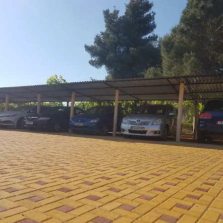 Katina's House 아파트 보우르보우로우